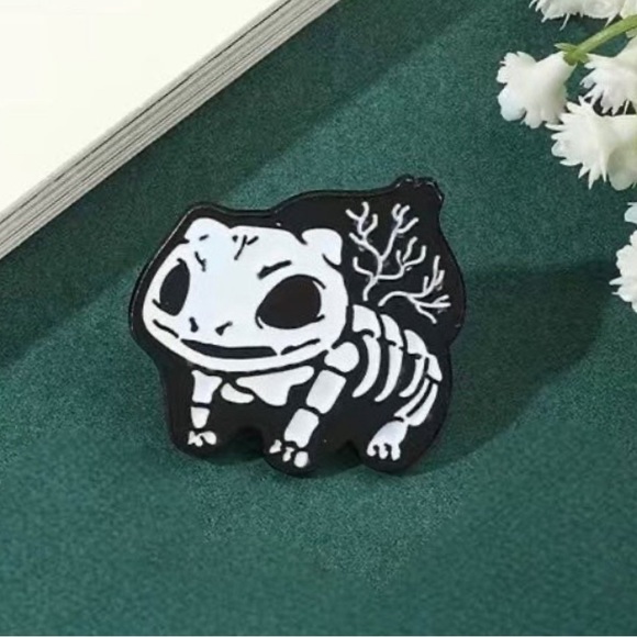 Bulbasaur skeleton pin - Picture 4 of 4
